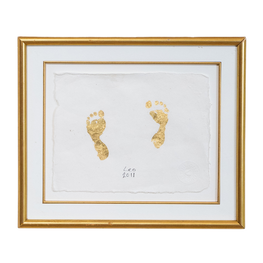 Single Pair of Feet Prints; Scroll